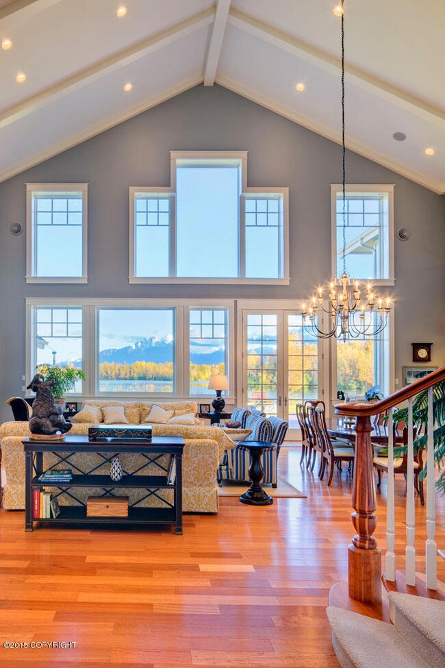 Greatroom w/soaring ceilings