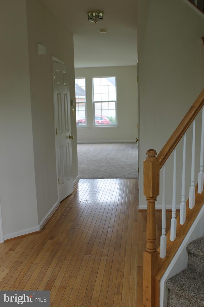 10471 Tree Spring Ct, Manassas, VA 20112 - photo 3