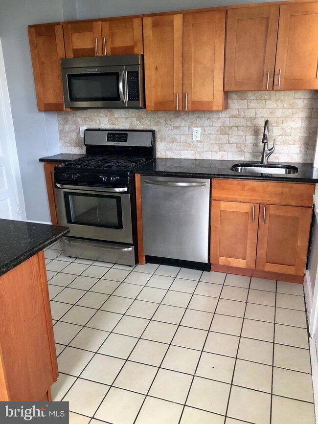 300 S 3rd Ave, Reading, PA 19611 - photo 3