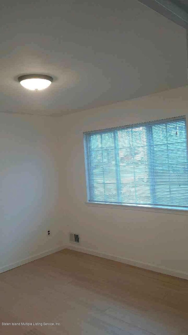 34 Robin Ct, Staten Island, NY 10309 - photo 6