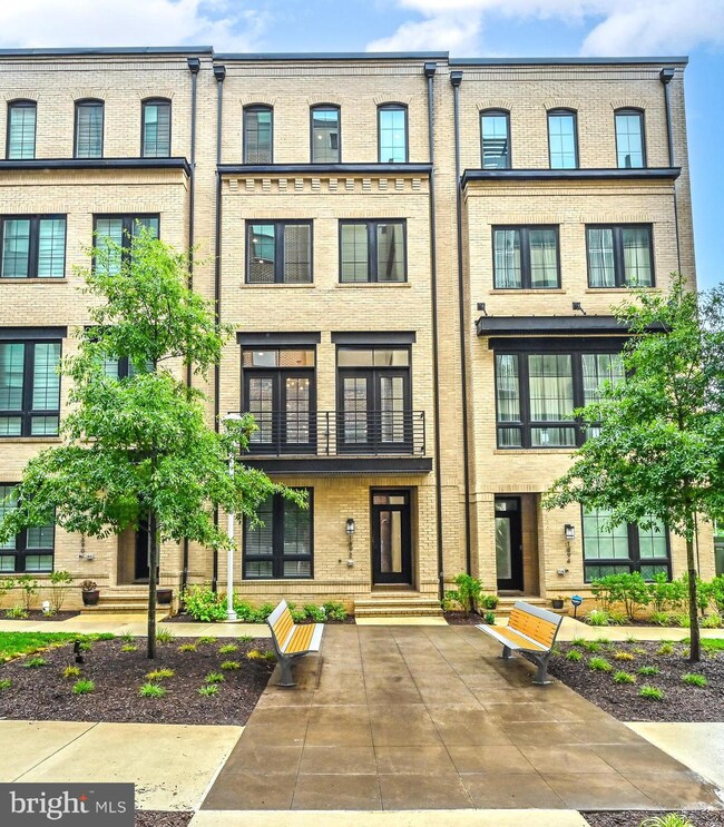 1892 Easterly Rd, Reston, VA 20190 - photo 2