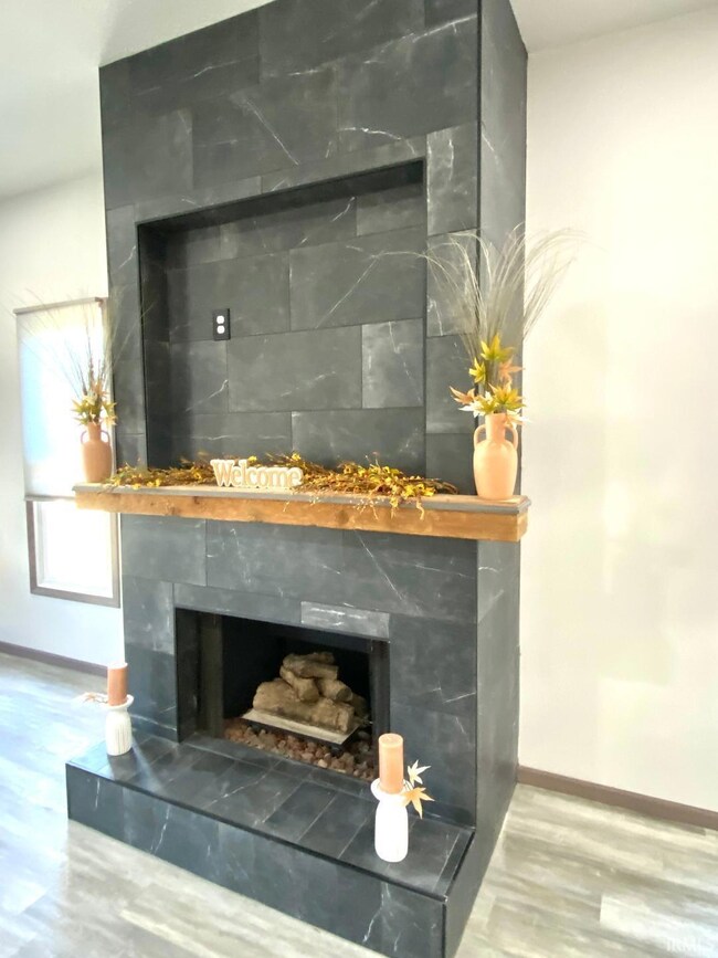 1039 E Vincennes St, Linton, IN 47441 - photo 6