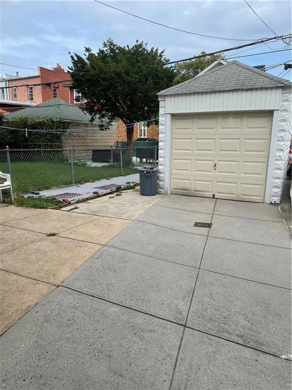 Detached Garage