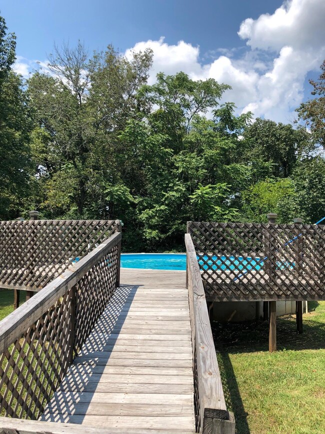 300 Woodland Dr, Shelbyville, TN 37160 - photo 3