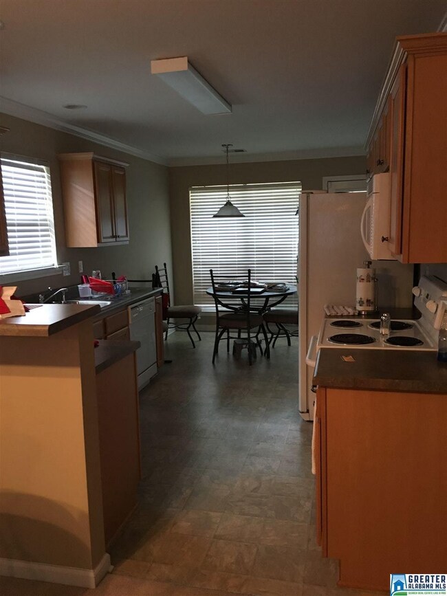 4242 Willow Brook Cir, Birmingham, AL 35215 - photo 5