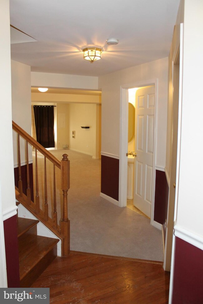 2544 Banshire Dr, Herndon, VA 20171 - photo 2