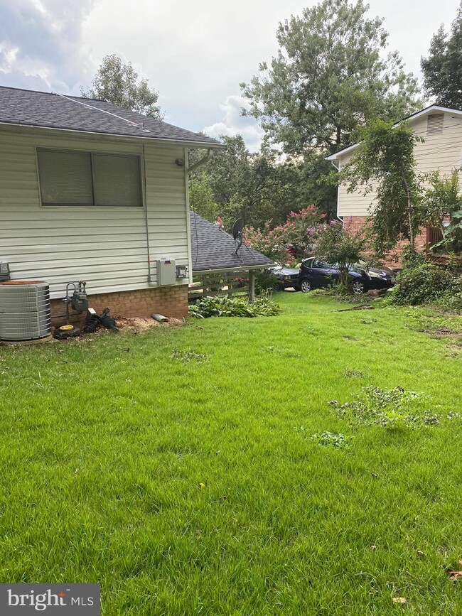 6613 Adrian St, New Carrollton, MD 20784 - photo 3