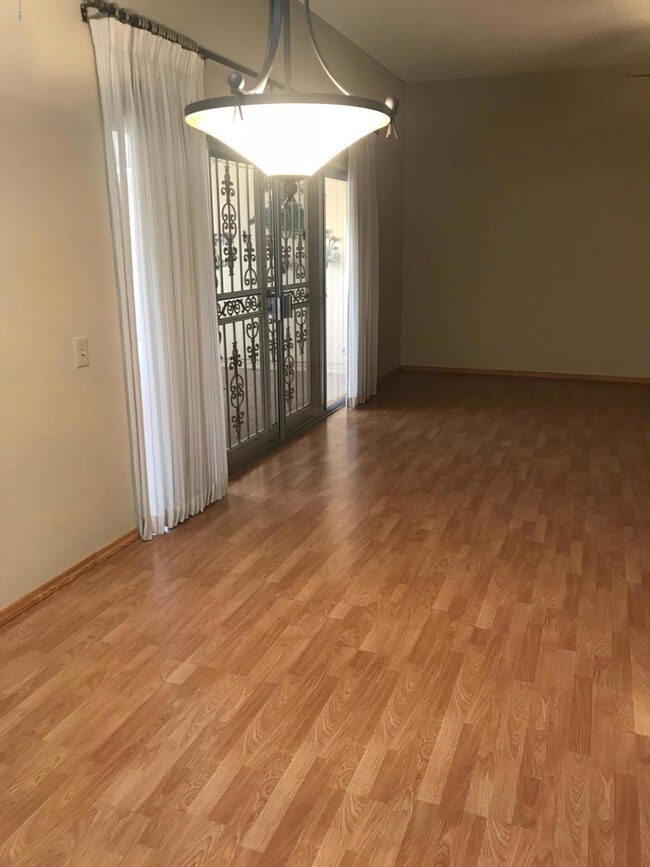 13887 N 111th Ave unit 17F, Sun City, AZ 85351 - photo 4
