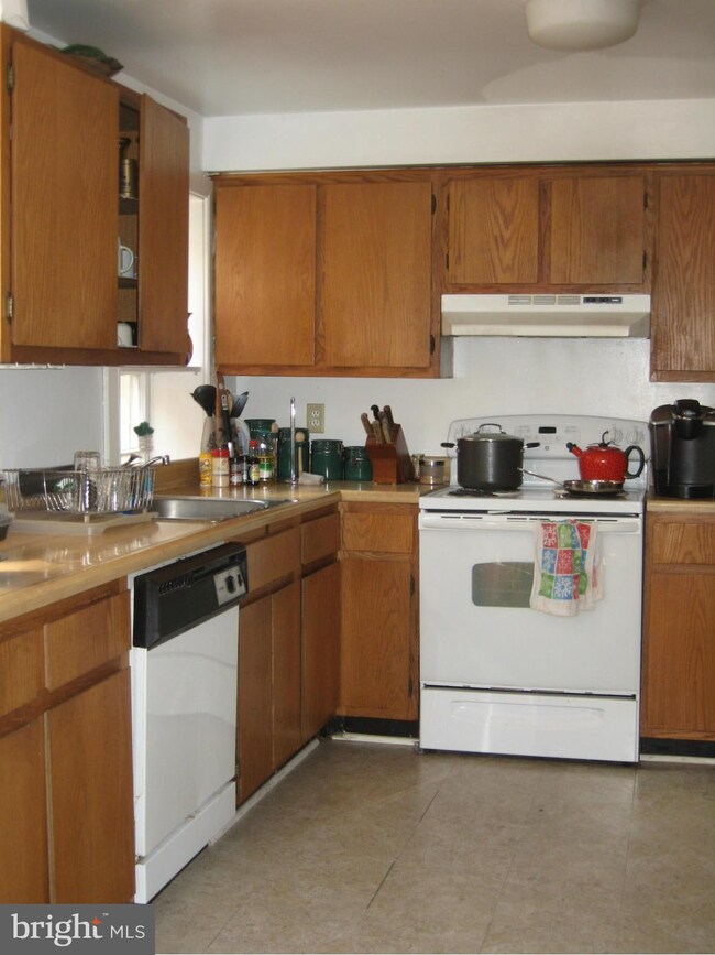 654 Portland St unit 2, Baltimore, MD 21230 - photo 2