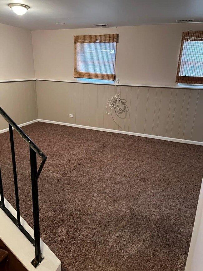 1106 Williamsburg Rd unit 1, Country Club Hills, IL 60478 - photo 2