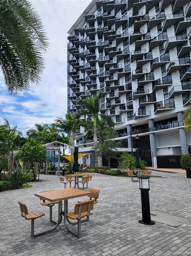 5250 Paseo unit 1601, Doral, FL 33166 - photo 2