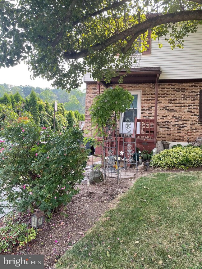 629 Leininger Ave, Mohnton, PA 19540 - photo 5
