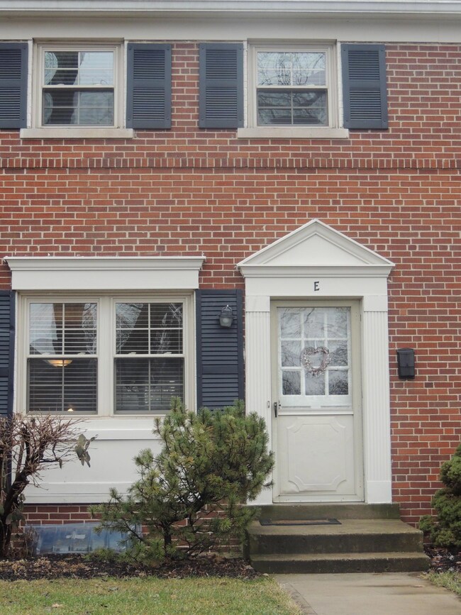 1775 Northwest Ct unit E, Columbus, OH 43212 - photo 2