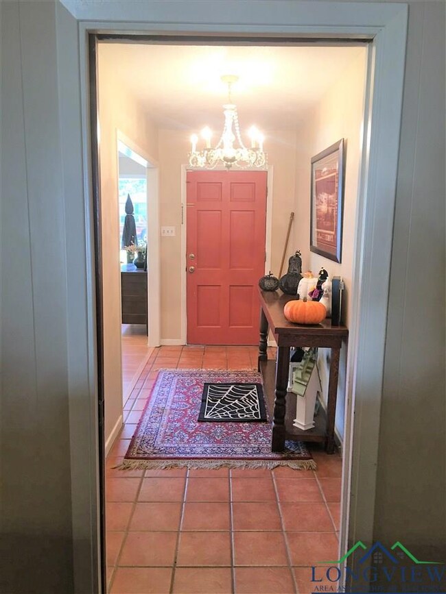 2501 Redbud St, Kilgore, TX 75662 - photo 6