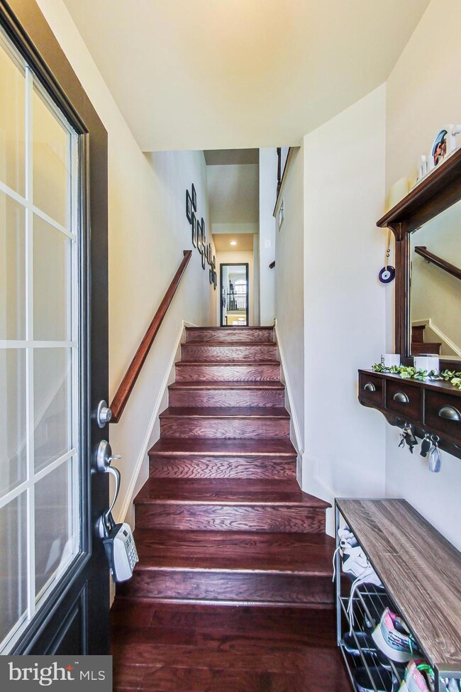 6663 Bartrams Forest Ln, Haymarket, VA 20169 - photo 2