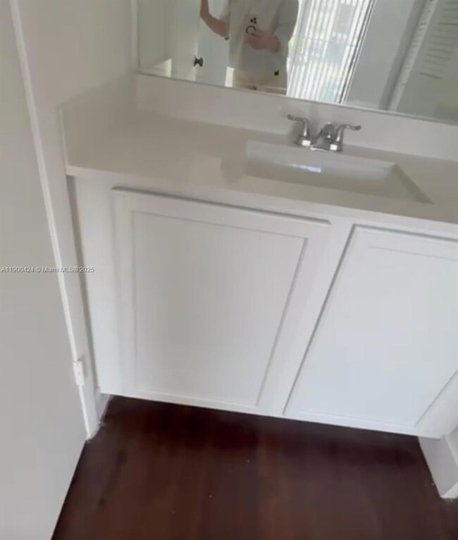 714 Executive Center Dr unit 25, West Palm Beach, FL 33401 - photo 4