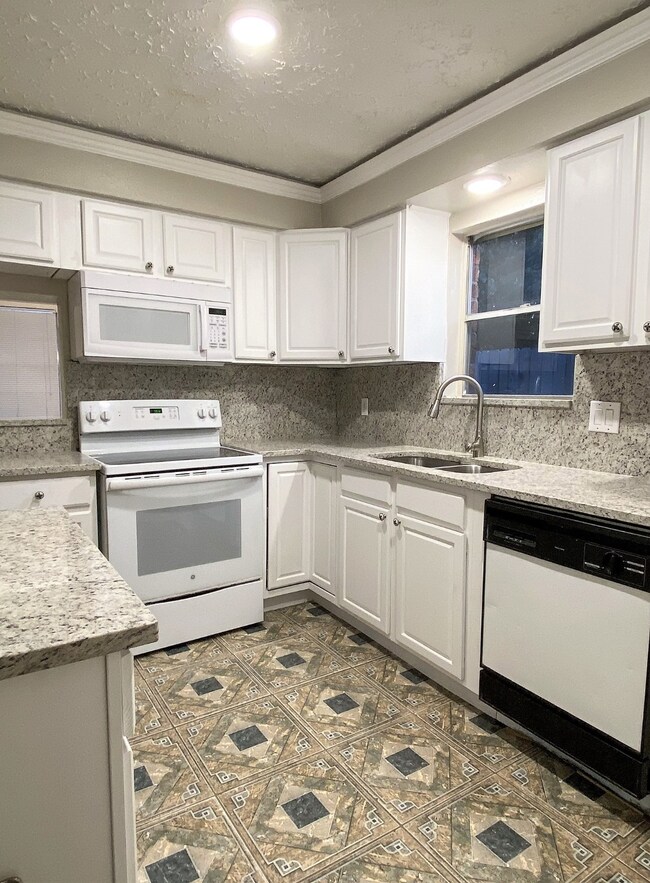 7323 Sonnet Glen Ln, Houston, TX 77095 - photo 2