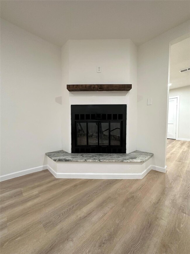 1117 E Chambers St, Cleburne, TX 76031 - photo 4