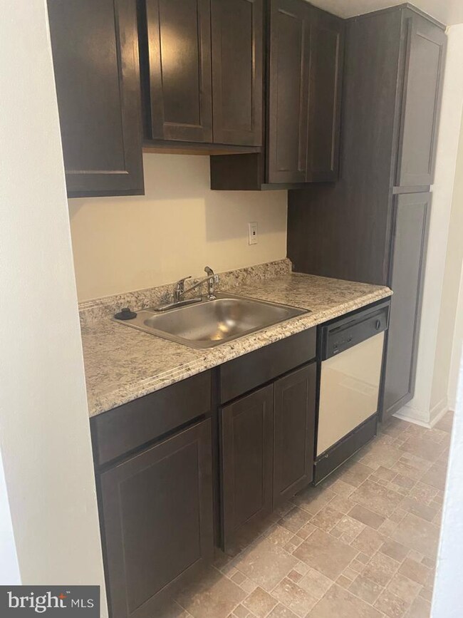 21 Eastford Ct, Parkville, MD 21234 - photo 4