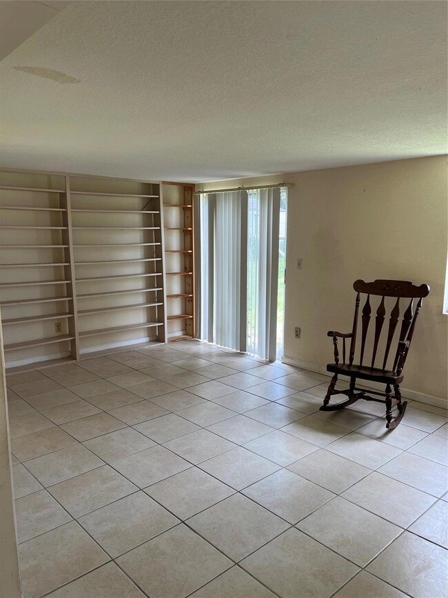 BONUS ROOM/OFFICE/DEN