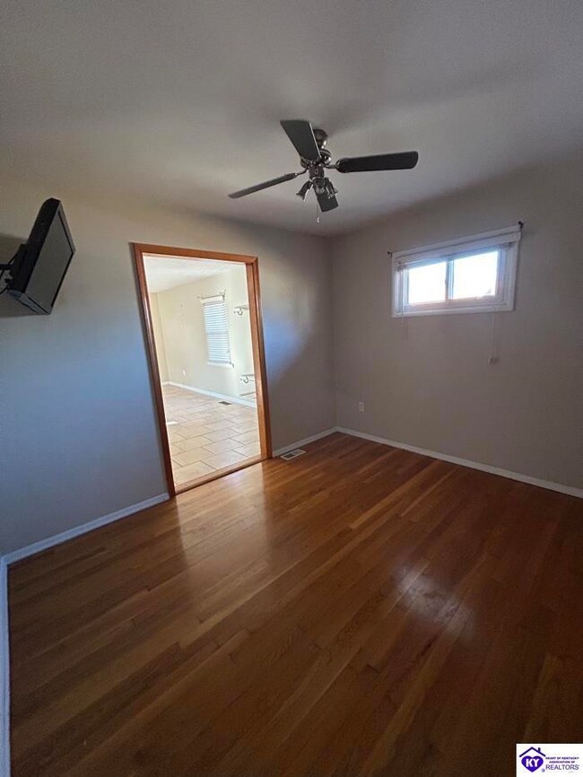 948 Hill St, Radcliff, KY 40160 - photo 5