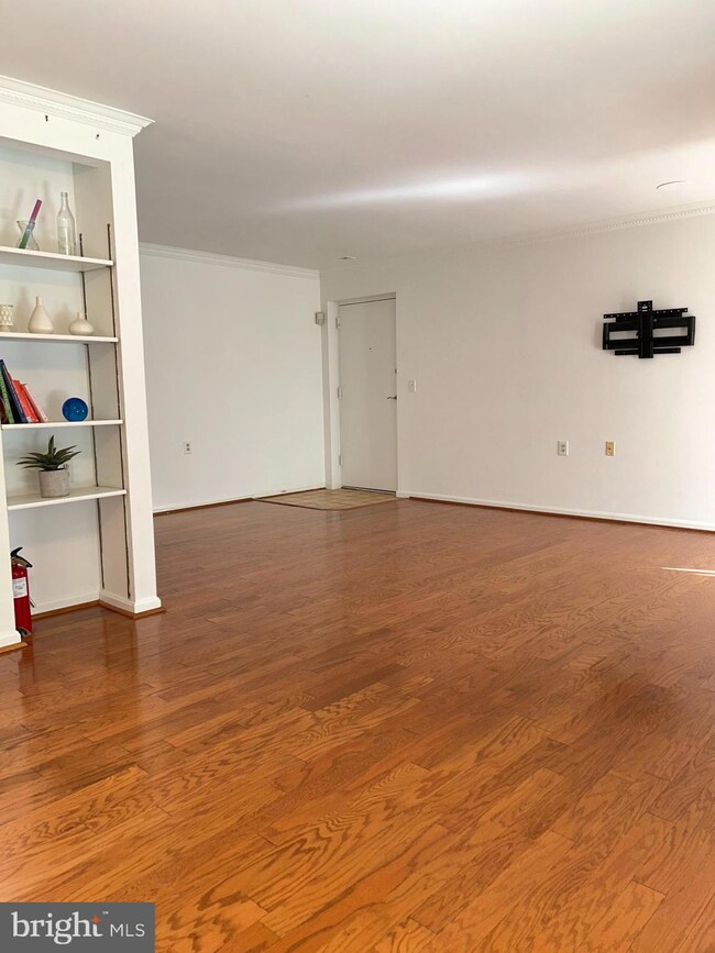 1111 Castle Harbour Way unit 1, Glen Burnie, MD 21060 - photo 2