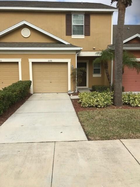 One car garage with driveway space