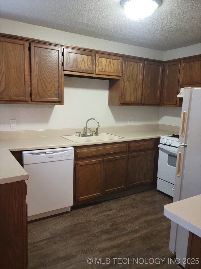 3740 S Quincy Ave unit C, Tulsa, OK 74105 - photo 5