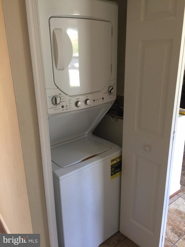 9611 Axehead Ct, Randallstown, MD 21133 - photo 2