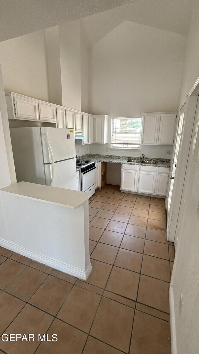 160 Barrel Cactus Dr, Horizon City, TX 79928 - photo 4