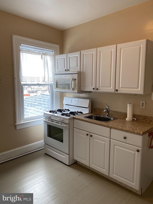 3 Saint Timothys Ln, Catonsville, MD 21228 - photo 2