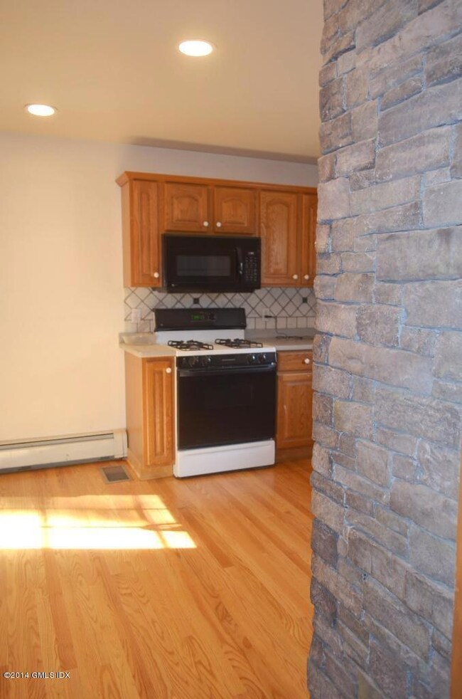 49 N Sound Beach Ave, Riverside, CT 06878 - photo 4