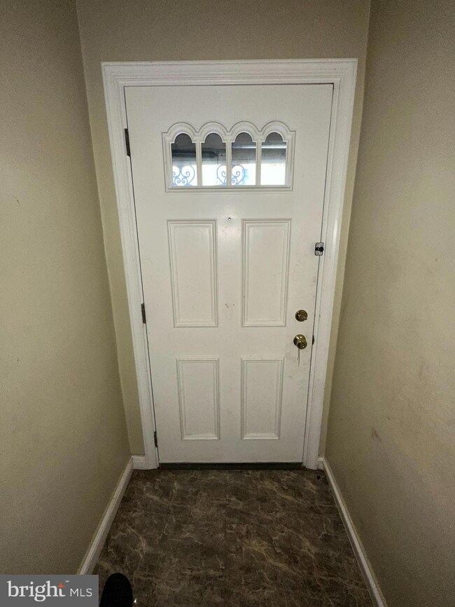 6818 Radbourne Rd, Upper Darby, PA 19082 - photo 3