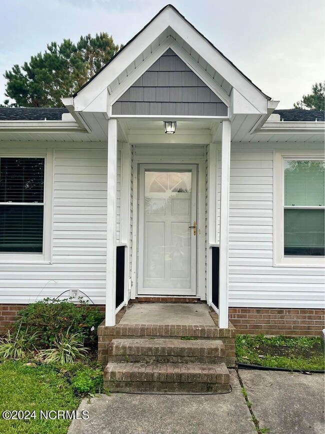 104 Creekview Dr, Jacksonville, NC 28540 - photo 2