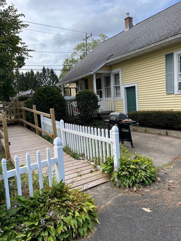 471 Meadow St, Agawam, MA 01001 - photo 4