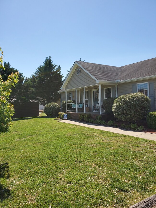 103 Ritch View Dr, Shelbyville, TN 37160 - photo 2