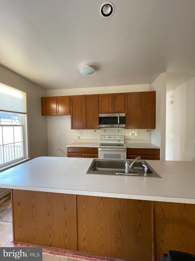 1705 W Fox Brushs Way unit 303, Glen Mills, PA 19342 - photo 5