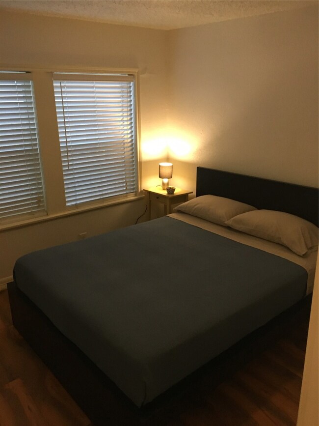 1761 Michigan St unit 2, Houston, TX 77006 - photo 2