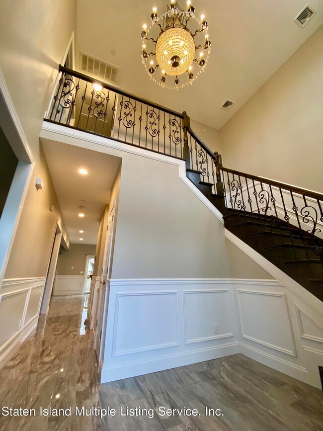 32 Coughlan Ave, Staten Island, NY 10310 - photo 4