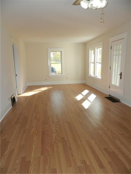 living room/dining room combo