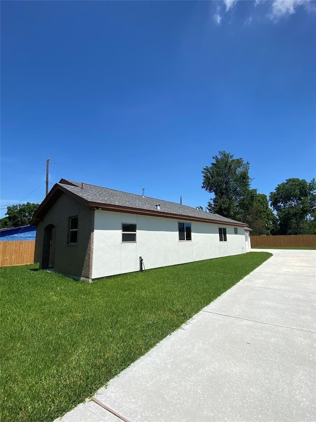 2210 Esther Dr, Houston, TX 77088 - photo 3