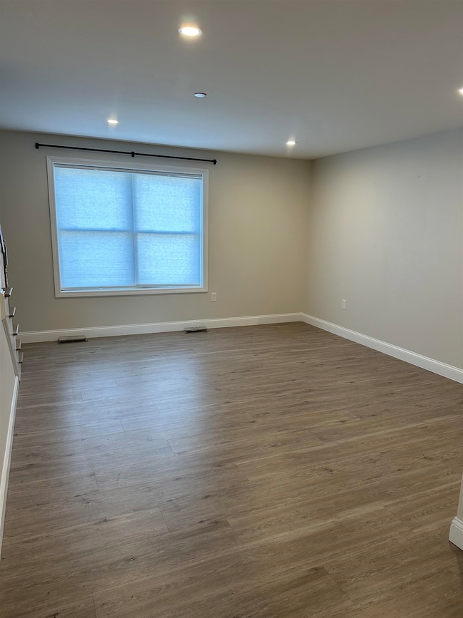 12 Sapphire Ln, Nashua, NH 03064 - photo 4