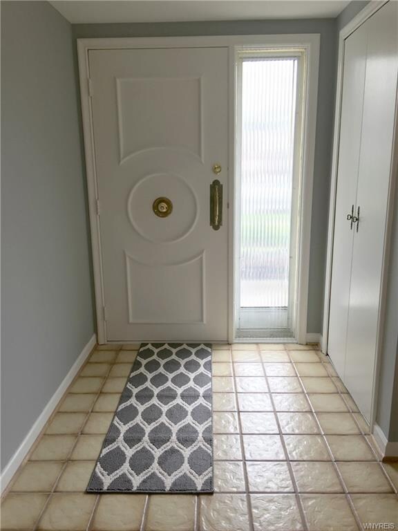 1319 Greenbrier Ln, North Tonawanda, NY 14120 - photo 2