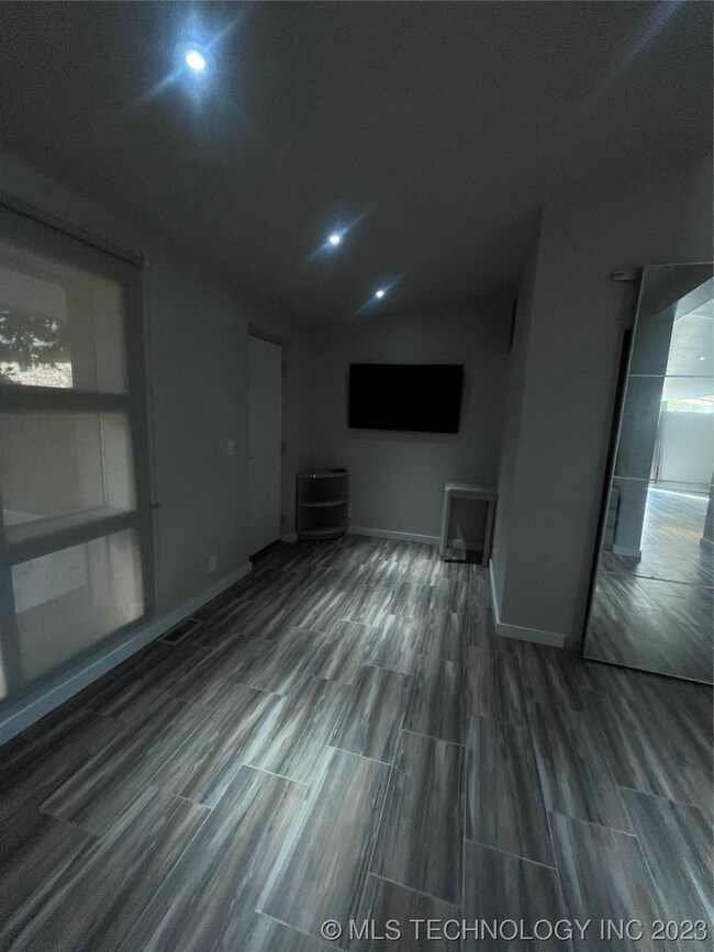 937 E 9th St, Cushing, OK 74023 - photo 4