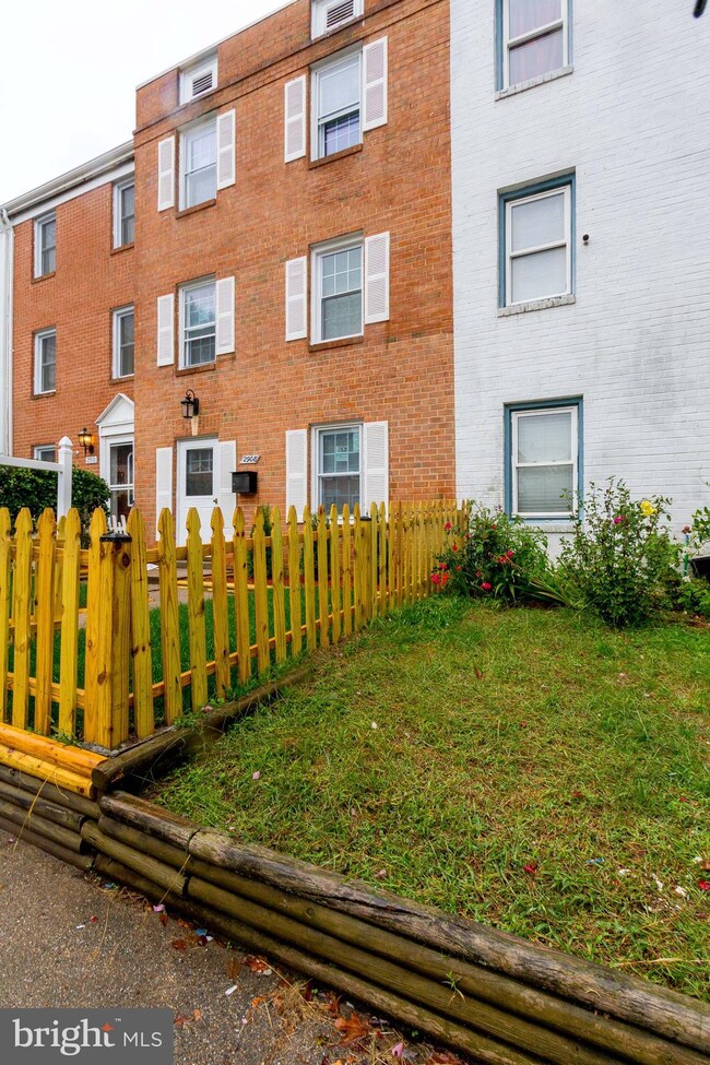 2908 Williamsburg Ct, Woodbridge, VA 22191 - photo 3