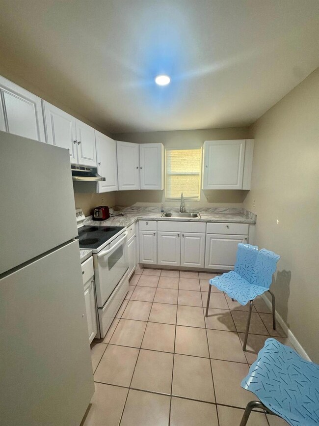 500 Davis Rd unit 27, Palm Springs, FL 33461 - photo 5