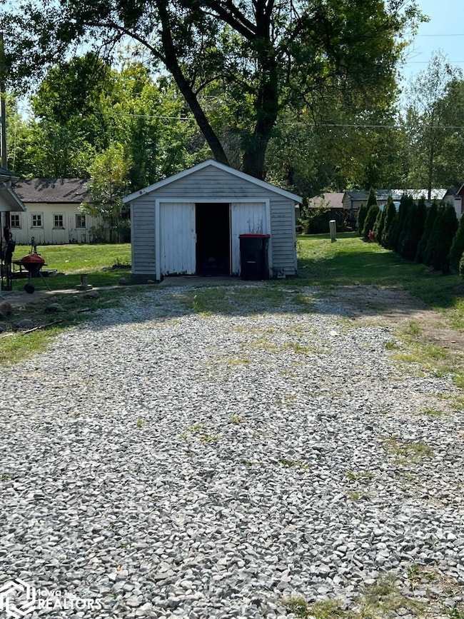 605 E Monroe St, Mount Ayr, IA 50854 - photo 2