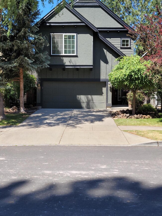 19442 Hollygrape St, Bend, OR 97702 - photo 5