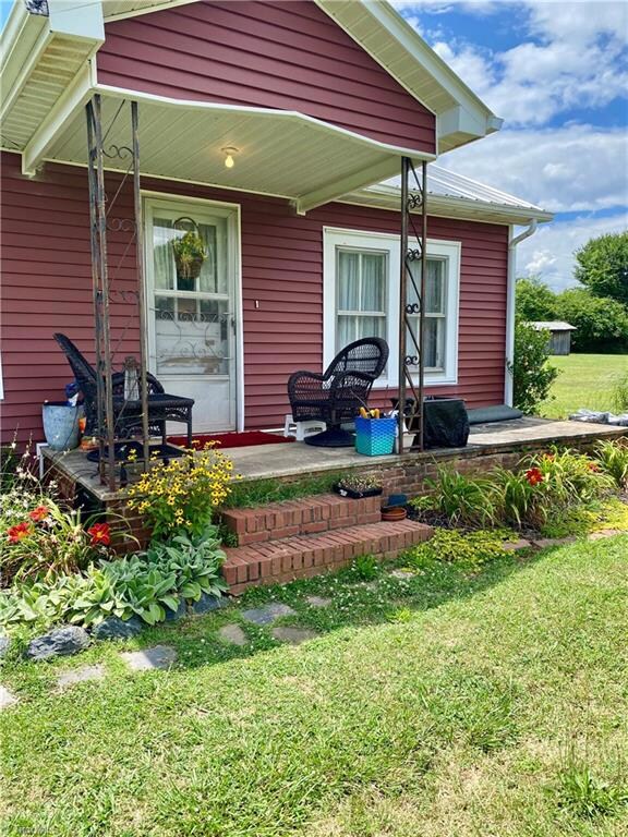 front porch with eastern exposure means shade in the afternoon