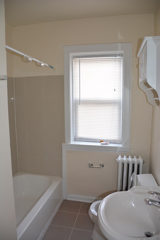 6318 N Mozart St unit 3R, Chicago, IL 60659 - photo 5